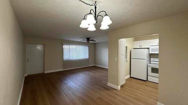 Foto del edificio - 700 Village Green Ct