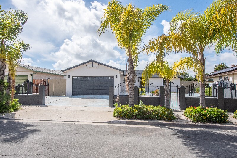 Primary Photo - 224 Cedaridge Dr