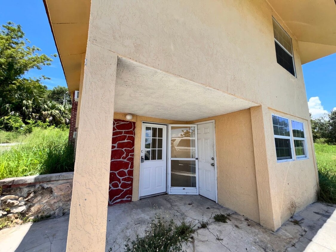 Primary Photo - 1/1 Upper Duplex Available