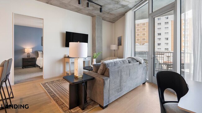 Building Photo - 143 E Commerce St