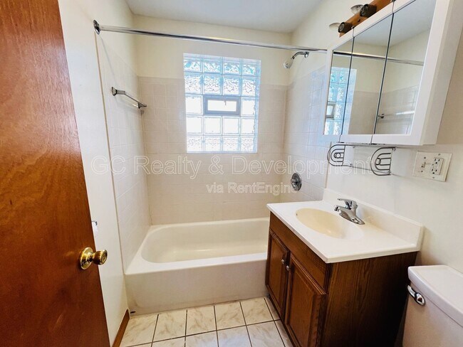 Foto del edificio - 12870 S Green St