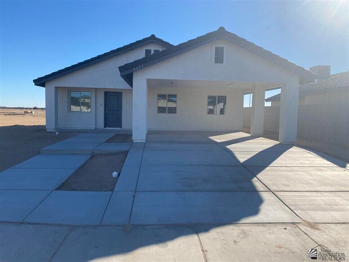 Foto principal - 4655 E Los Olivos Dr