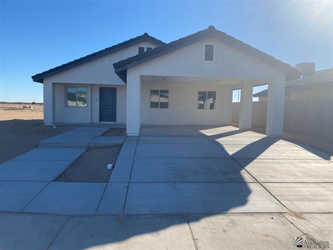 Primary Photo - 4655 E Los Olivos Dr
