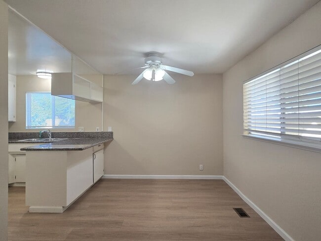 Building Photo - 1643 Maurice Ln