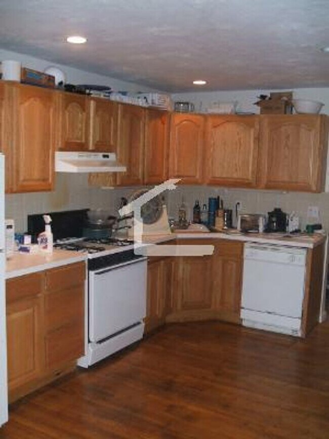 Building Photo - Allston 4 bed 2 bath $3,200!