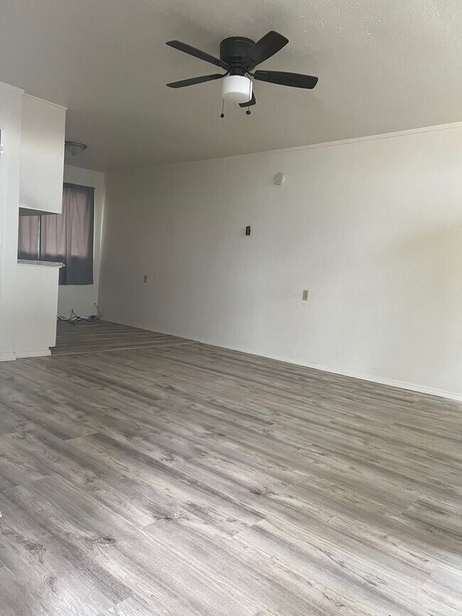 Foto del edificio - 609 W 11th St