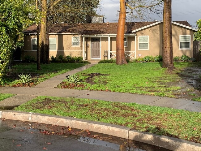 Building Photo - 9030 Swinton Ave