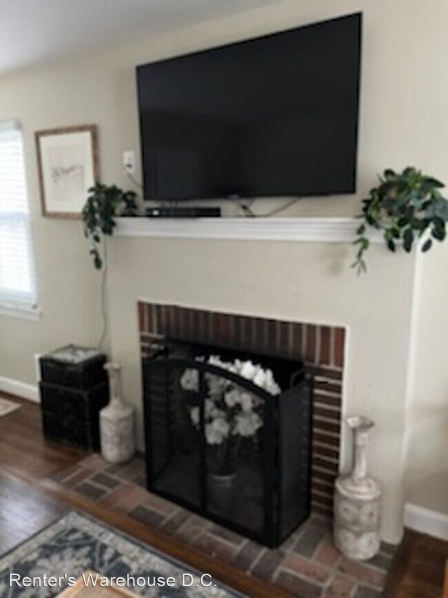 Building Photo - 3 br, 2.5 bath House - 1720 Michigan Ave NE