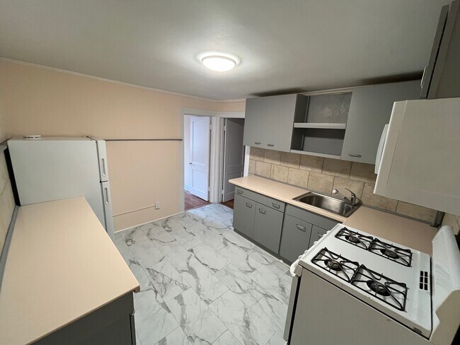 Kitchen (View #1) - 6 N Main St