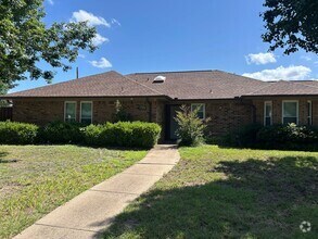 Building Photo - 2412 Ridgeview Dr