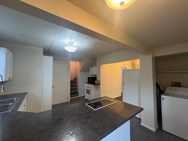 Foto del edificio - Prime Lakeway Location – Minutes to WWU, Whole Foods, I-5 & Downtown Bellingham