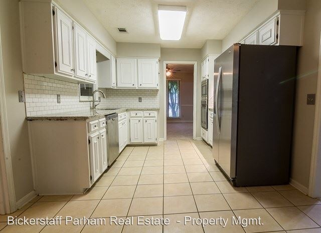 Building Photo - 6700 Springlake Dr