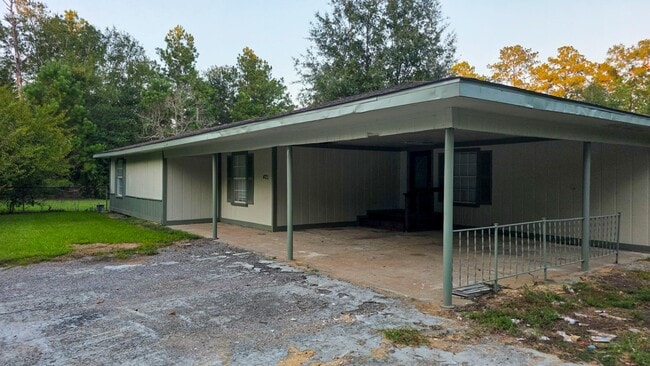 Building Photo - 421 Cemetery Rd