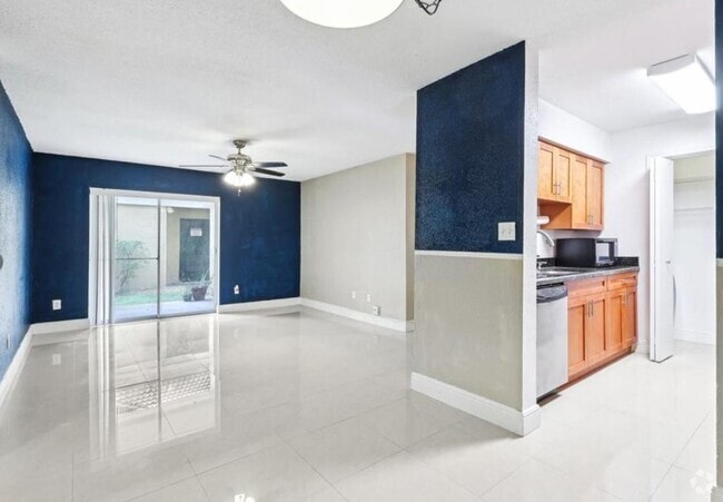 Building Photo - 733 Riverside Dr