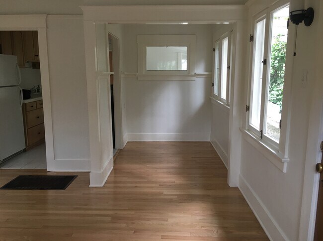 Foto del edificio - 2105 Loma Vista Pl