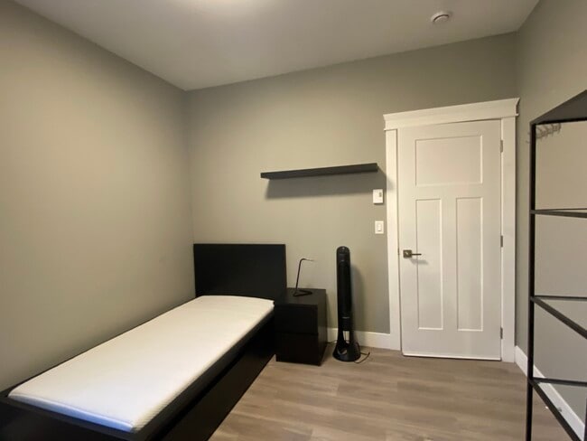 Photo du bâtiment - 1801 Hallen Ave