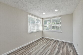 Building Photo - 12614 Dermott Dr