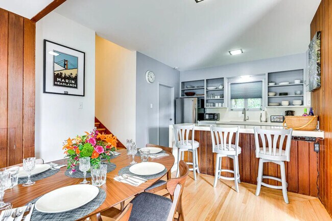 Foto del edificio - 218 Morning Sun Ave