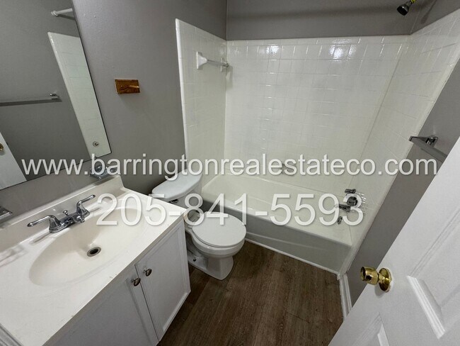 Building Photo - 908 4th Ave W