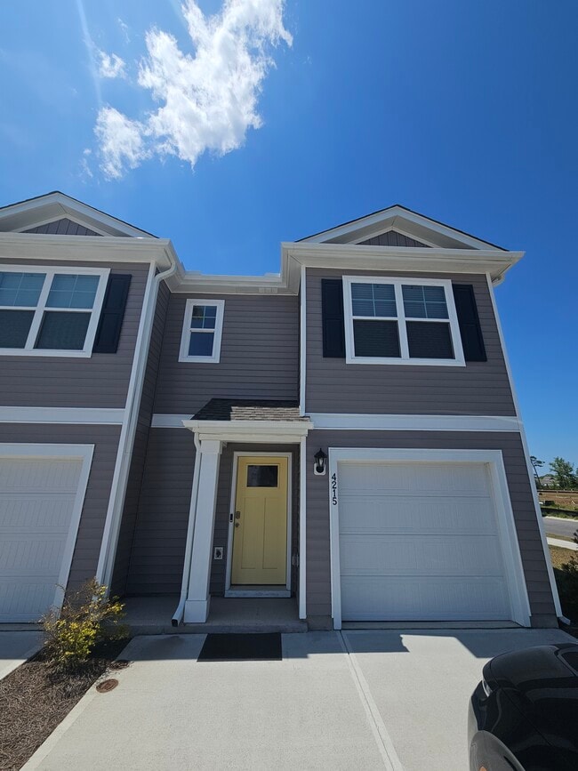 Building Photo - 4215 High Glen Dr