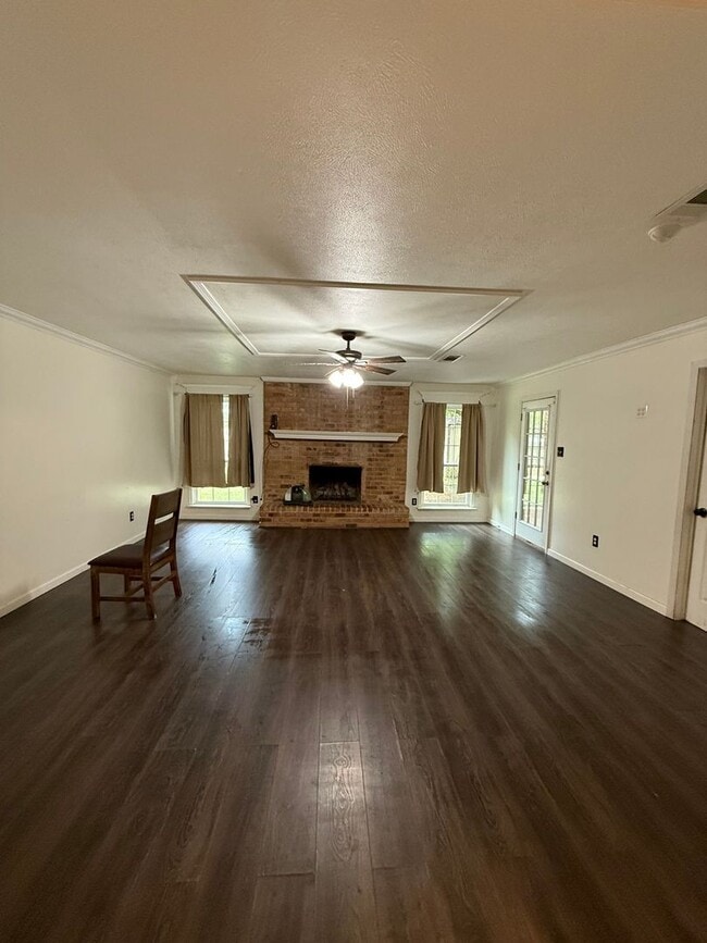 Building Photo - 3301 Thunderbird Ln