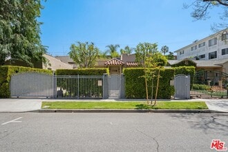 Building Photo - 704 Westbourne Dr