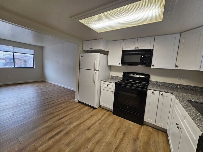 Foto del edificio - Newly Renovated Townhome Close To UNR - Central Air