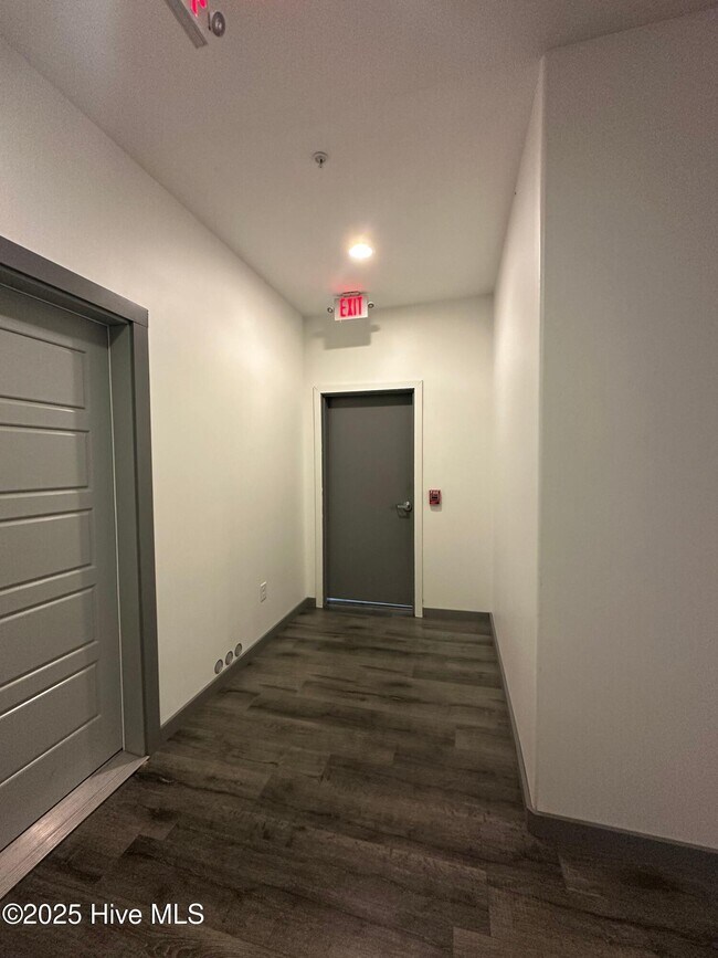 Foto del edificio - 121 E 2nd St