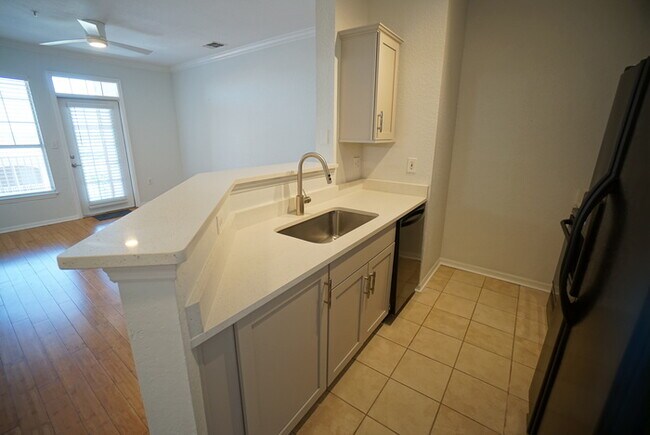 Foto del edificio - 1-Bed, 1-Bath Condo in South Tampa