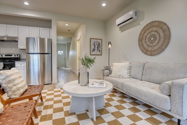 Foto del edificio - 4919 E 6th Ave