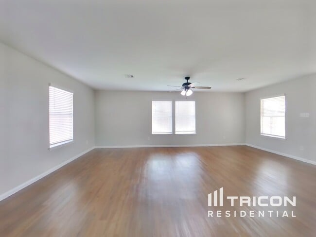 Foto del edificio - 21414 Jamals Way