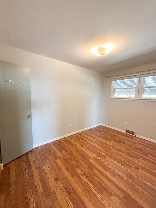 Building Photo - 24 E Dalton Ave