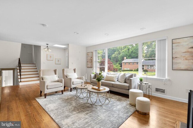 Foto del edificio - 3304 Glenmoor Dr