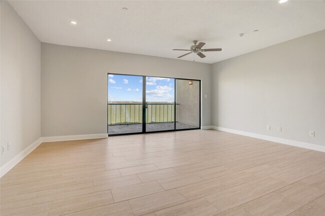 Foto del edificio - 351 Lakeside Ln