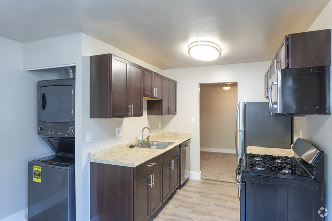 Building 13913 Apt 11 - Renovated One Bedroom - Woodvale Apartments