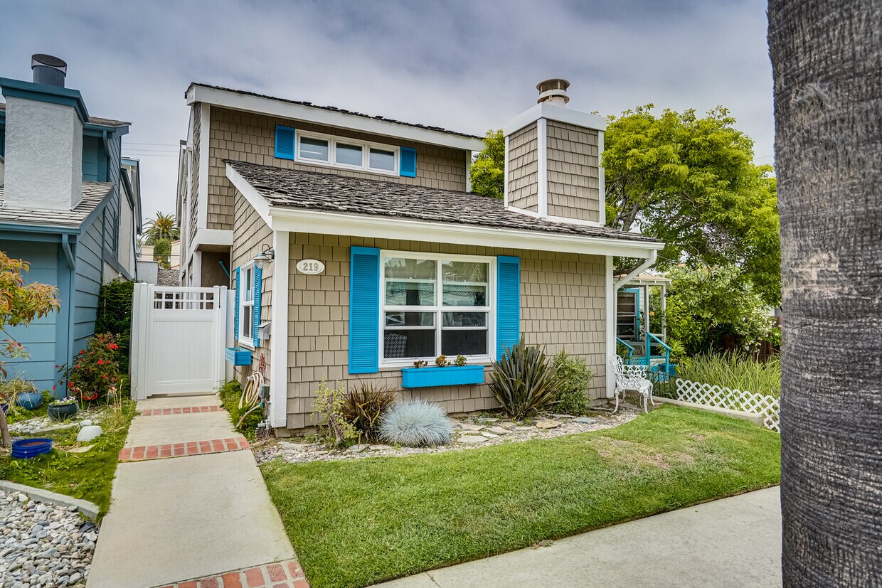 219 13th St, Huntington Beach, CA 92648 House Rental in Huntington