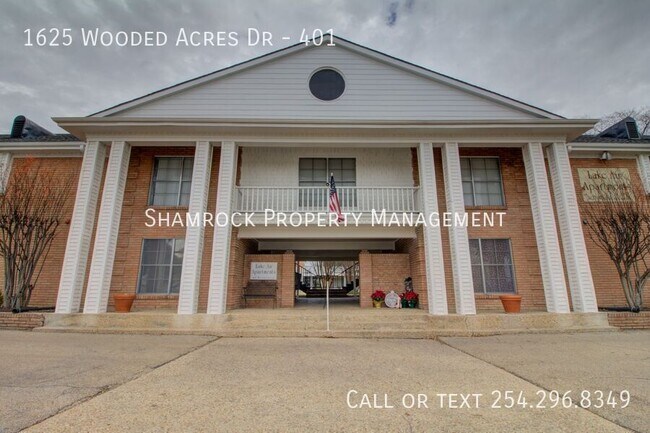 Building Photo - Lake Air Apartments - 55+ Community