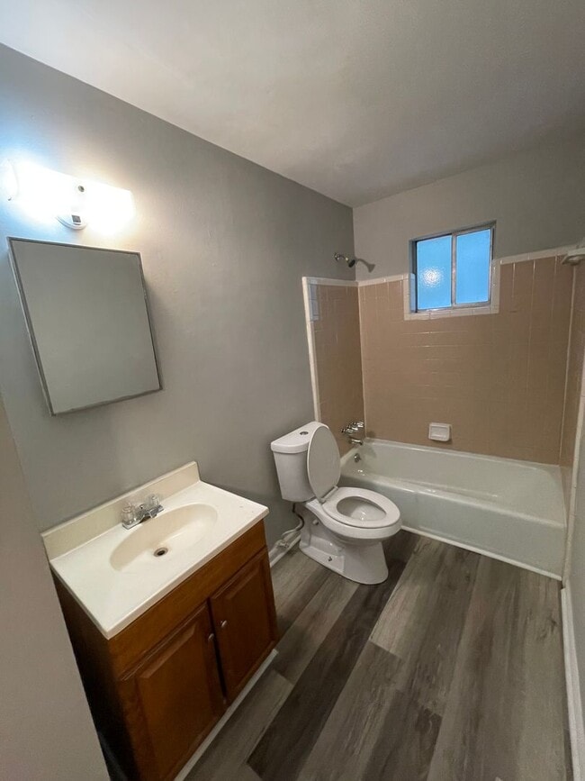 Foto del edificio - 2 Bedroom / 1 Bath Carrollton Apartment - Updated!