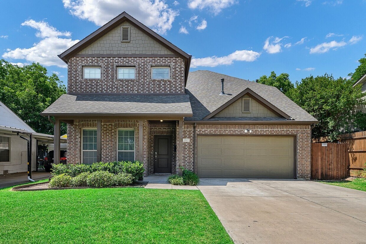 Foto principal - * MOVE IN SUMMER 7/14/2027 * 6 Bed 4 Bath ...