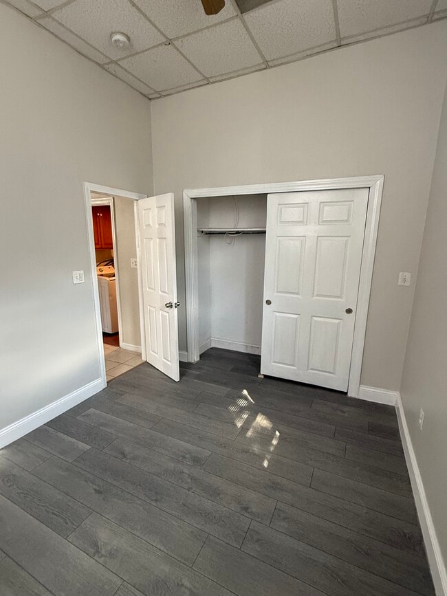 Building Photo - 37 Hinckley St
