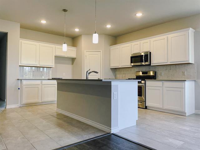 Foto del edificio - 2928 Desert Lily Ln