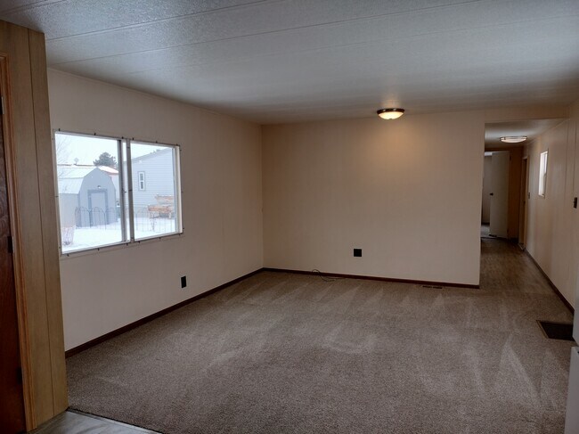 Building Photo - 193 Countryside Cir