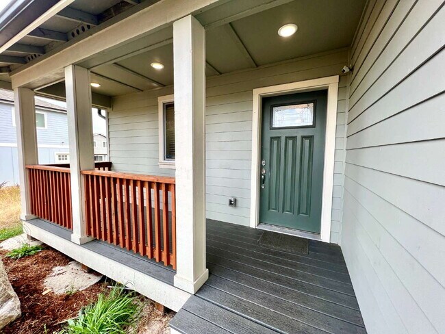 Foto del edificio - Modern 2022-Built Rambler on Private Lot with 2-Car Garage