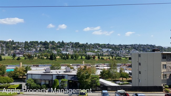 Building Photo - 2636 22nd Ave W