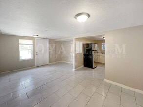 Building Photo - 1615 Evans Ave