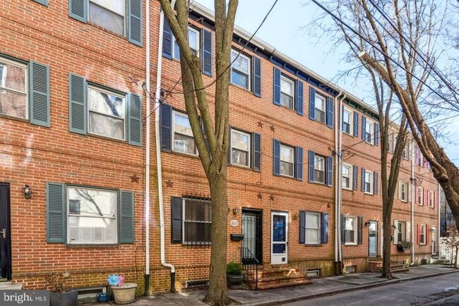 Building Photo - 830 Kater St