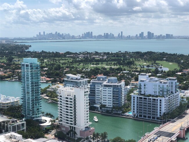 Foto del edificio - 6365 Collins Ave