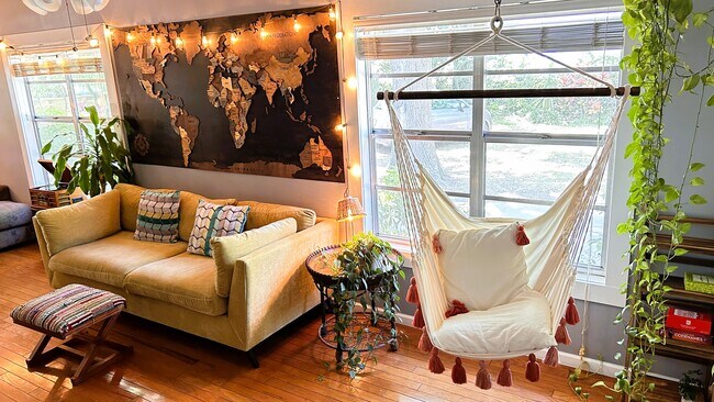 Living room - 117 W Flora St