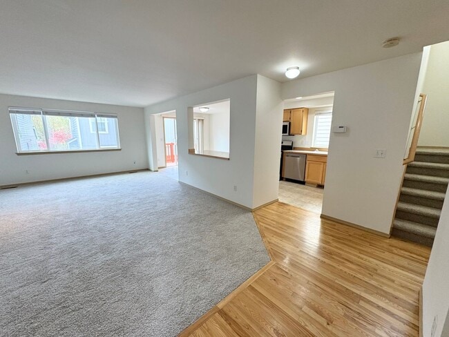 Foto del edificio - Spacious four bedroom 2 1/2 bath in the Pa...