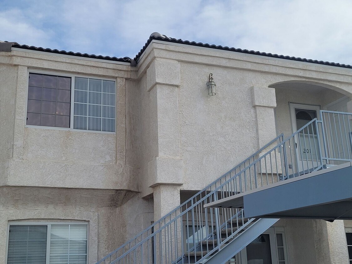 Primary Photo - Charming 1-Bedroom Apartment for Short-Ter...